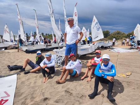 Foto 3_slovenska reprezentanca v razredu Optimist na svetovnem prvenstvu v Costa Bravi_foto JK Pirat